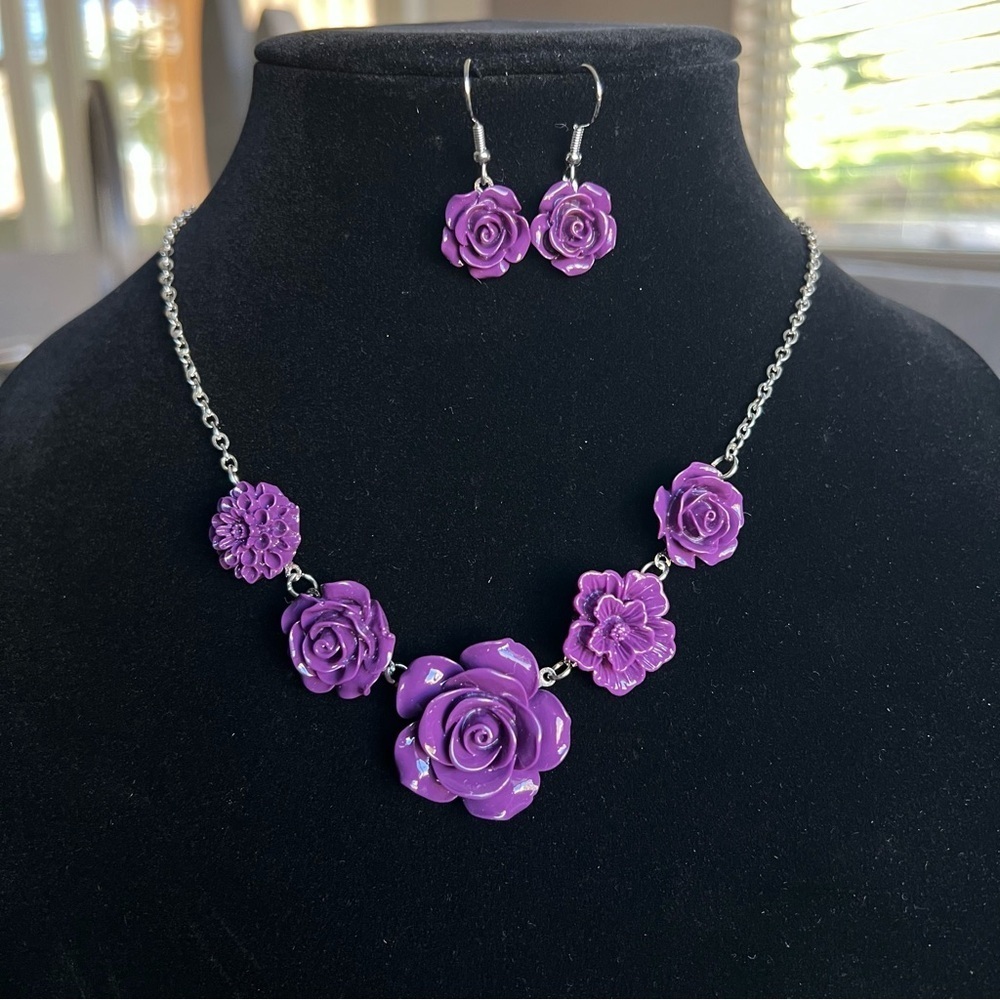 NEW Purple roses fashion Necklace and Earrings set, silver tone chain